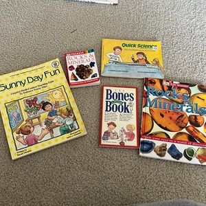 🌺2 for $12🌺 Science Books group. 5 books (see pics)